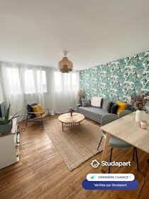 Appartement à louer pour 1 250 €/mois à Lorient, Rue de l'Église