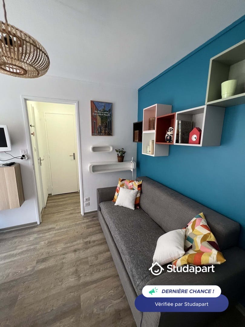 Apartamento para alugar por € 740 por mês em Marseille, Rue Jean Mermoz
