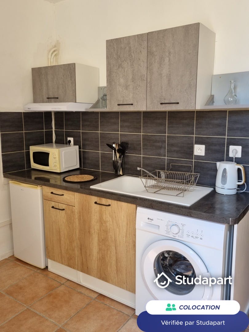 WG-Zimmer zu mieten für 530 € pro Monat in Arles, Rue Porte de Laure