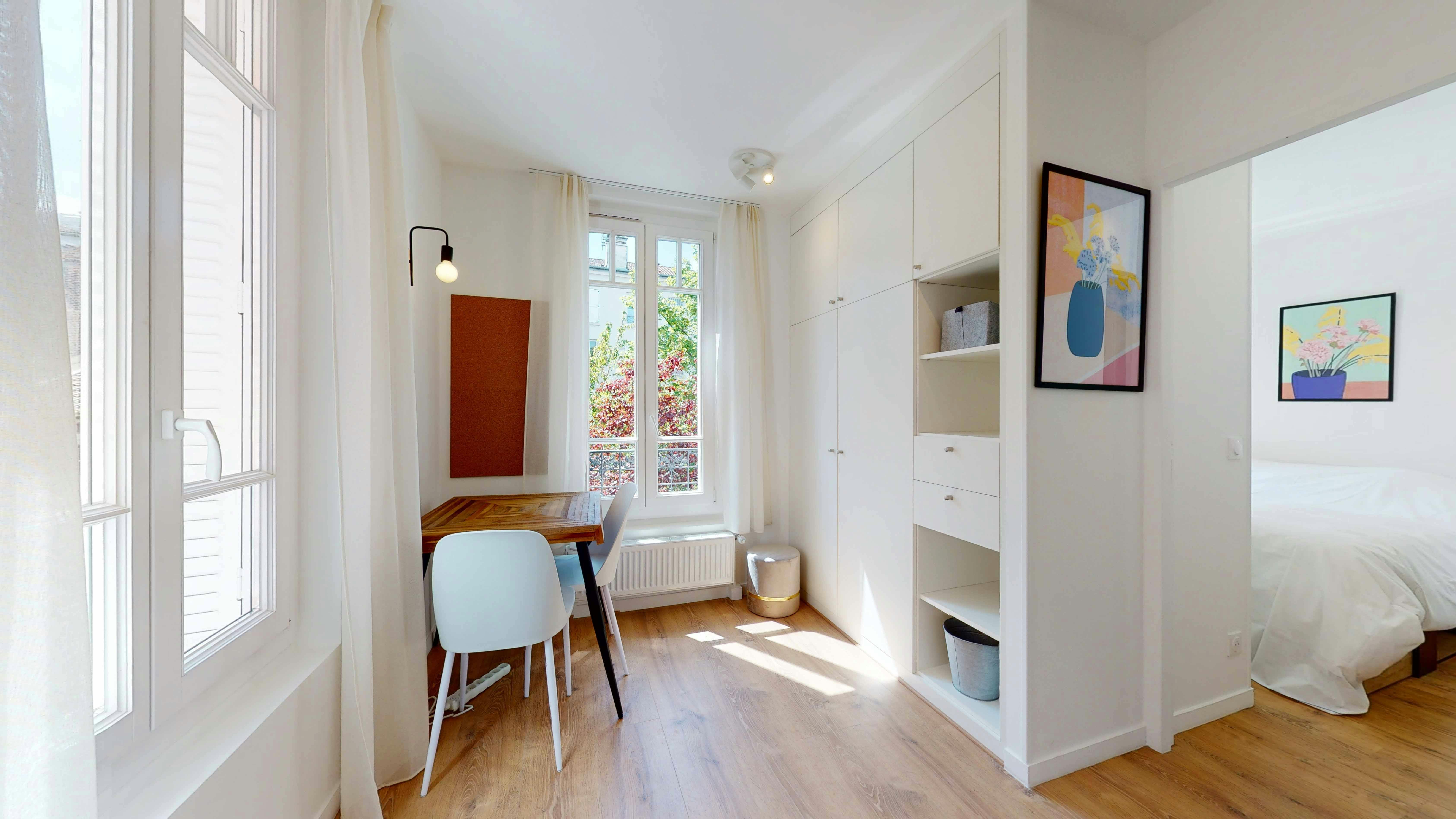 Rue du Clos des Ermites, Suresnes preview