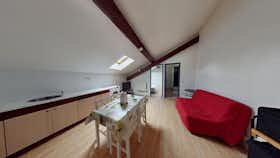 Apartment for rent for €365 per month in Saint-Étienne, Rue de la Roche du Geai