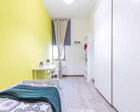 WG-Zimmer zu mieten für 625 € pro Monat in Bologna, Via Franco Bolognese