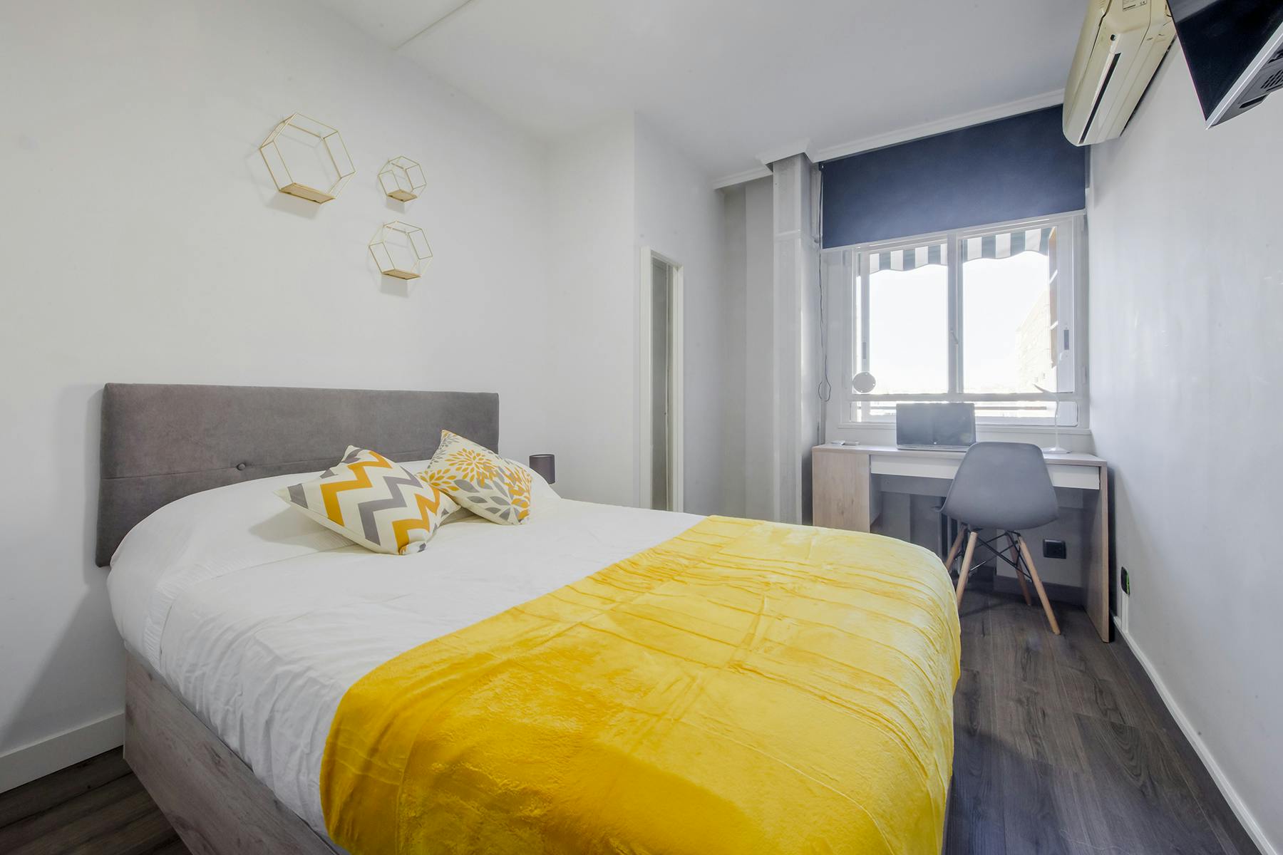 Calle del Poeta Joan Maragall, Madrid preview