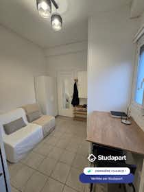 Apartment for rent for €440 per month in Grenoble, Avenue Jean Perrot