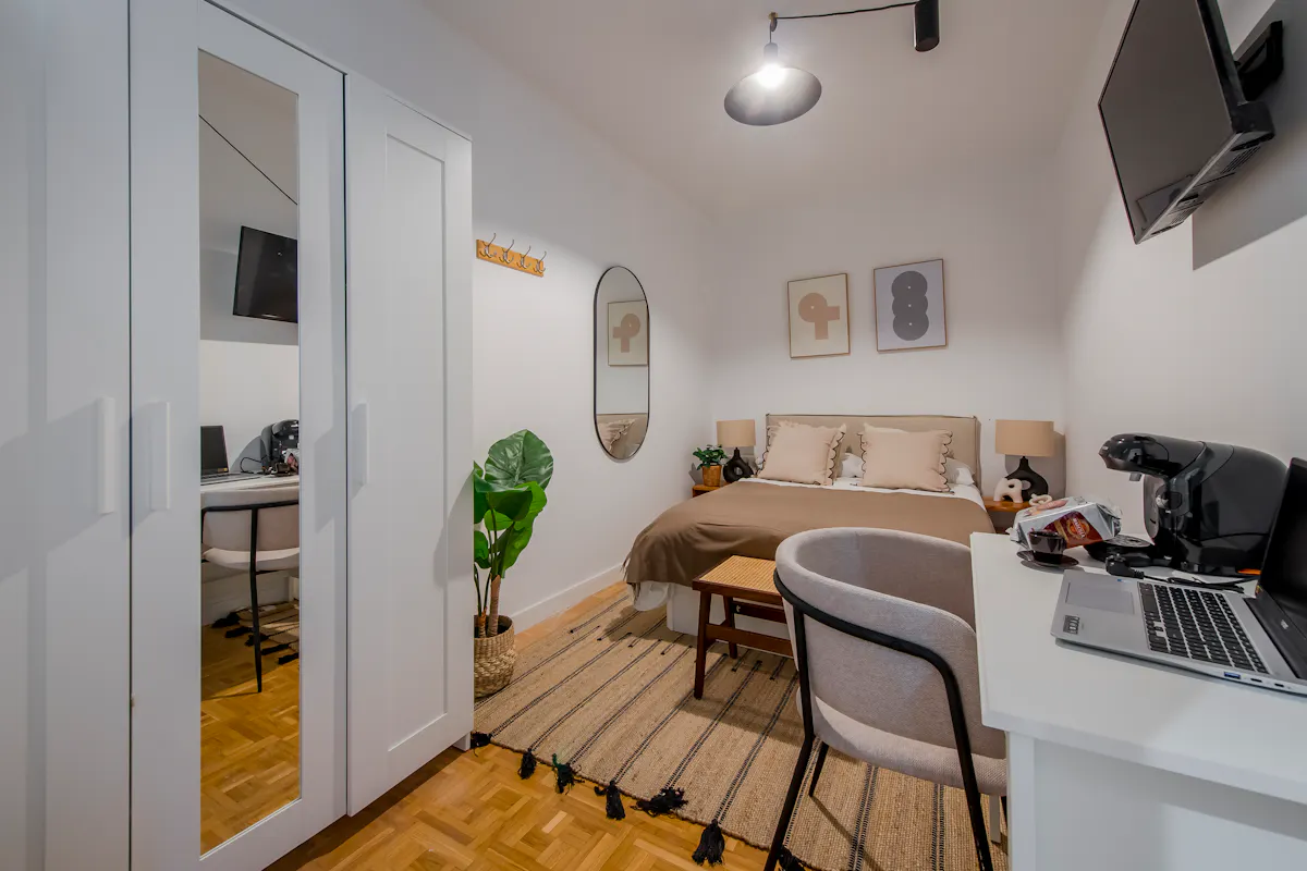 Private room in Calle de Orense, Madrid (1519783) ROOM