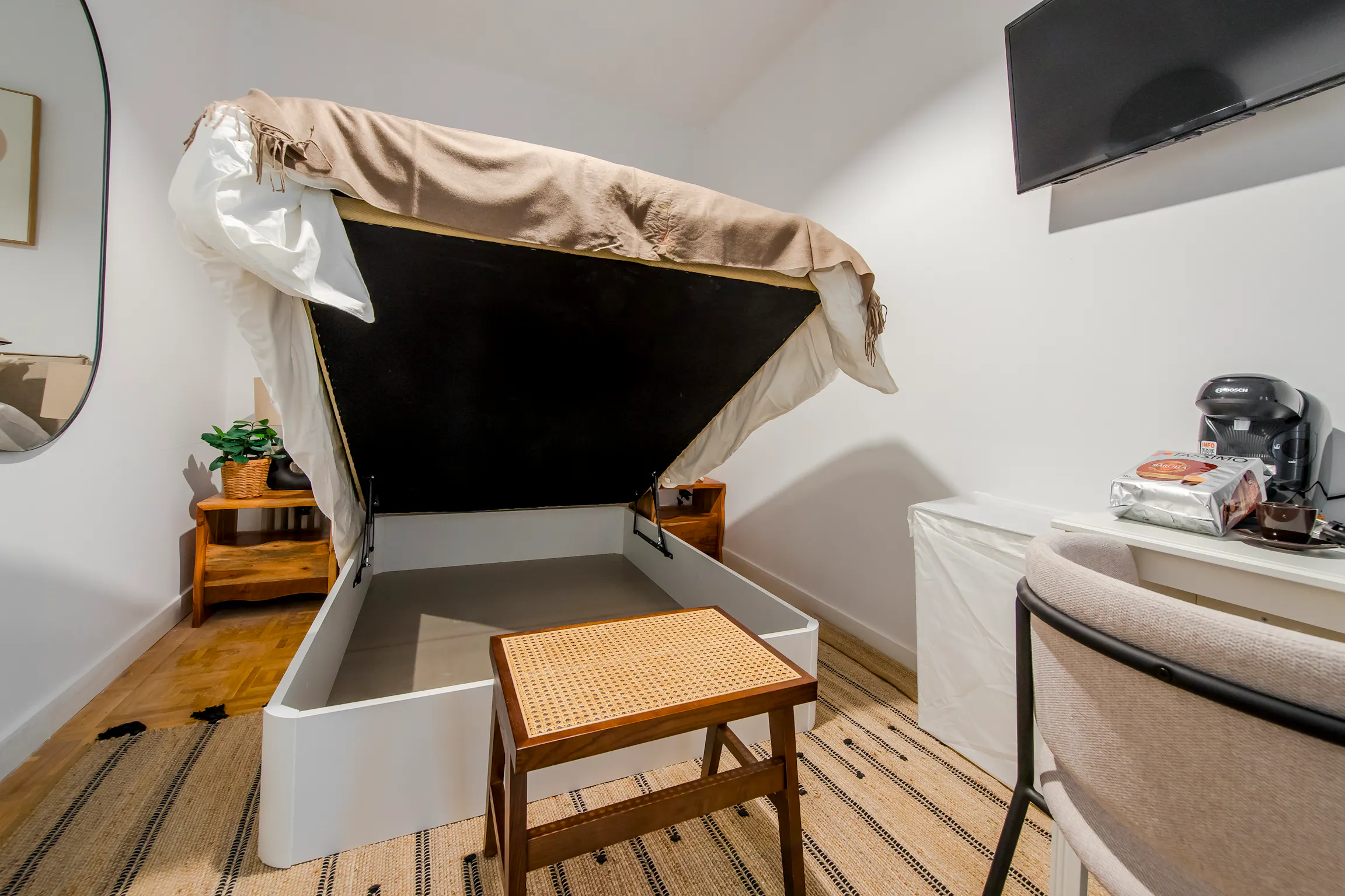 Private room in Calle de Orense, Madrid (1519783) ROOM 4