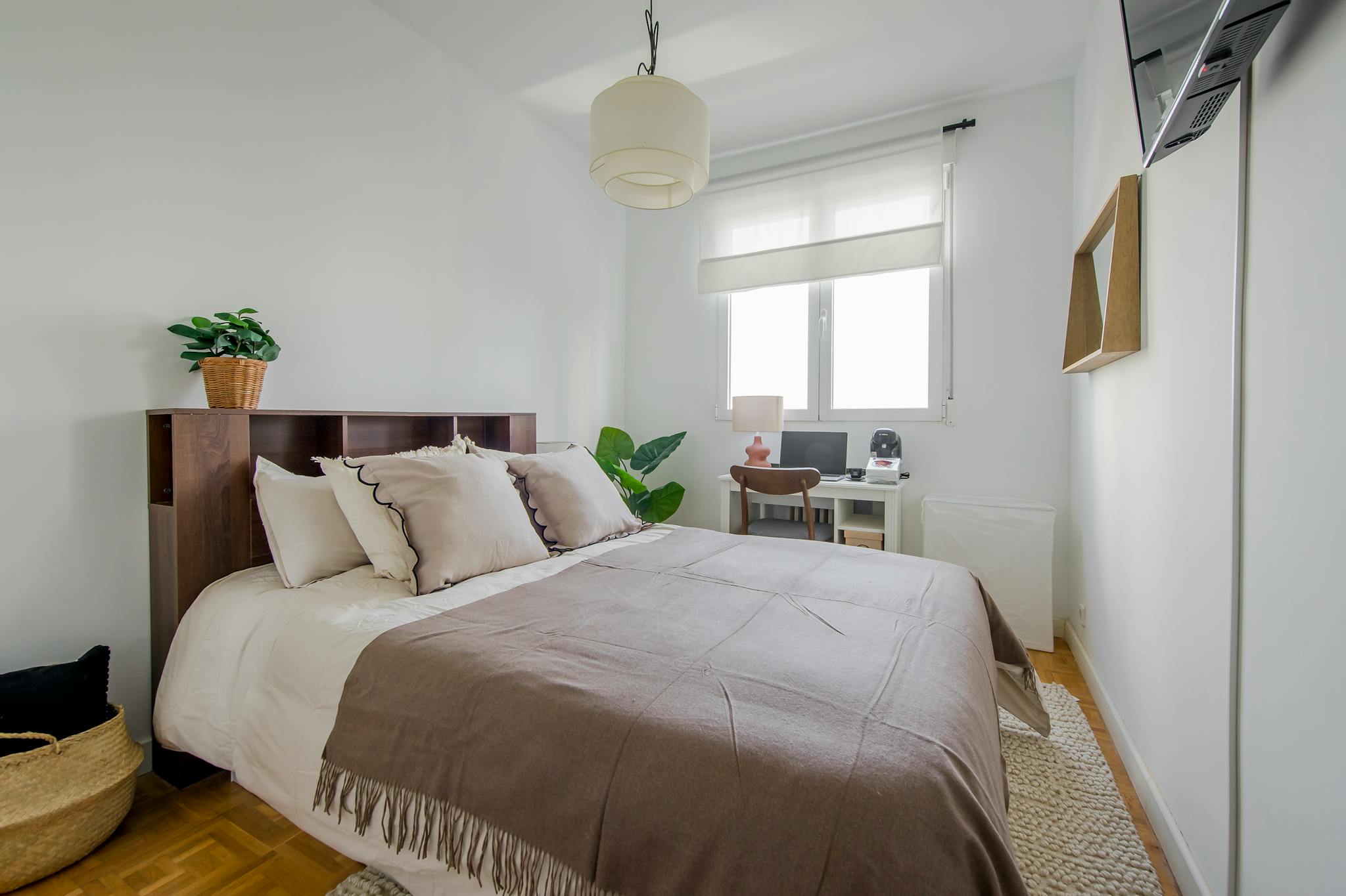 Calle de Orense, Madrid preview