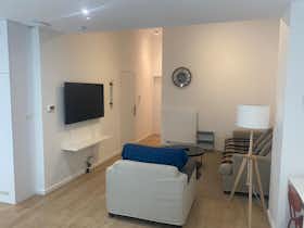 Apartment for rent for €2,500 per month in Anderlecht, Rue Brogniez