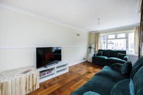 Casa para alugar por £ 2.799 por mês em Croydon, Gloucester Road