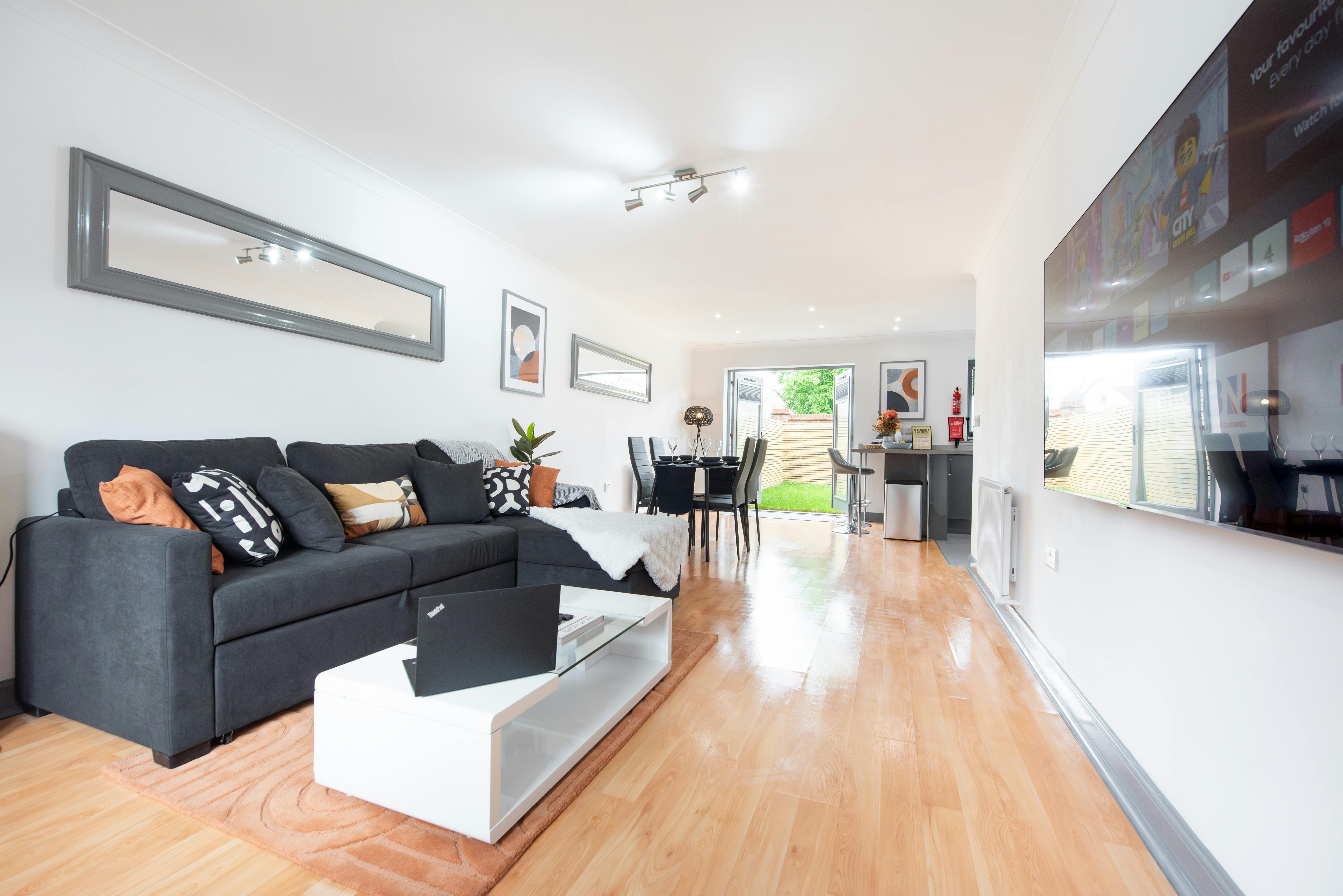 House for rent for £3,200 per month in Colchester, Hythe Hill