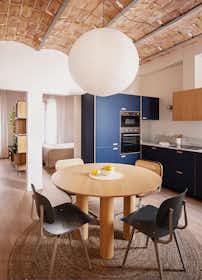 公寓 正在以 €2,000 的月租出租，其位于 Barcelona, Carrer de la Ciutat de Balaguer