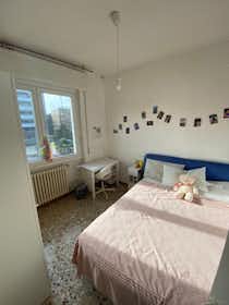 Habitación privada en alquiler por 550 € al mes en Milan, Via Roberto Tremelloni