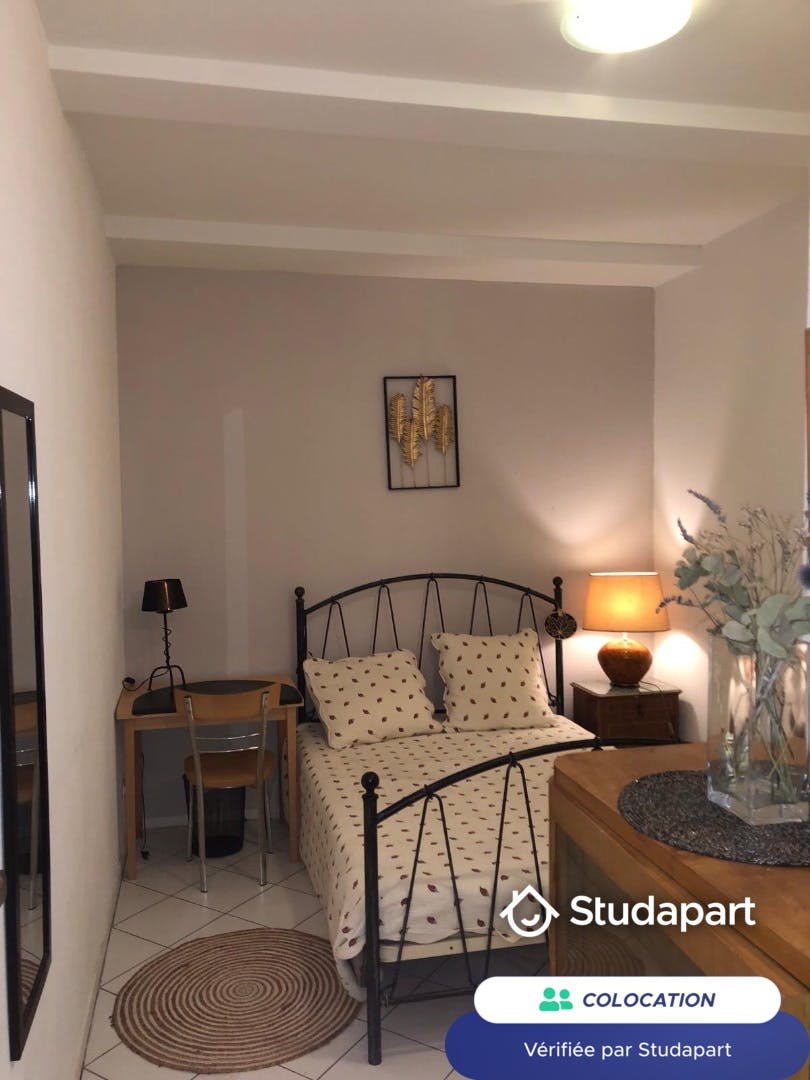 Private room for rent for €395 per month in Dijon, Rue Sainte-Anne