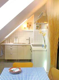 公寓 正在以 €1,200 的月租出租，其位于 Bonn, Adenauerallee