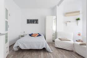 单间公寓 正在以 €1,000 的月租出租，其位于 Alicante, Rambla de Méndez Núñez