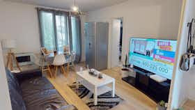 Appartement te huur voor € 1.050 per maand in Saint-Martin-d’Hères, Avenue Gabriel Péri