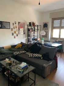 Wohnung zu mieten für 800 € pro Monat in Milan, Via Riccardo Pitteri