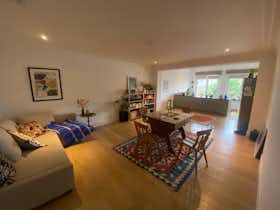 Wohnung zu mieten für 1.300 € pro Monat in Ixelles, Rue du Tabellion