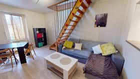 Apartment for rent for €750 per month in Chambéry, Faubourg Montmélian