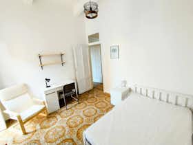 Private room for rent for €460 per month in Palermo, Via Giuseppe Patricolo