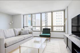Apartment for rent for €2,770 per month in Chicago, N Lake Shore Dr