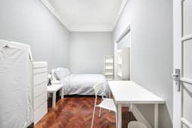 Private room for rent for €450 per month in Lisbon, Avenida Elias Garcia