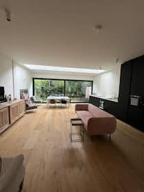 公寓 正在以 €2,200 的月租出租，其位于 Amsterdam, Kea Boumanstraat