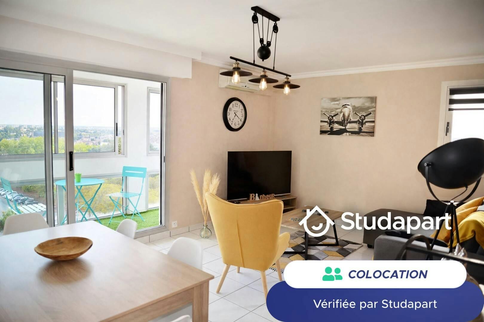 WG-Zimmer zu mieten für 400 € pro Monat in Poitiers, Avenue Robert Schuman