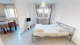 Apartament de închiriat pentru 450 EUR pe lună în Saint-Étienne, Rue Désiré Claude