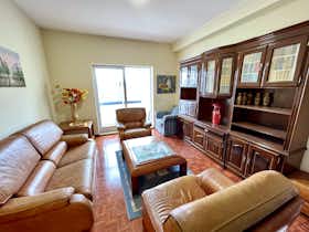 Apartment for rent for €1,500 per month in Porto, Avenida da Boavista