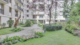 单间公寓 正在以 €1,200 的月租出租，其位于 Paris, Rue de la Pompe