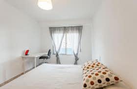 Privé kamer te huur voor € 400 per maand in Valencia, Calle Esteban Ballester