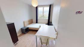 私人房间 正在以 €857 的月租出租，其位于 Grenoble, Route de Lyon