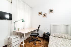 Private room for rent for €635 per month in Madrid, Calle de Juan Bravo