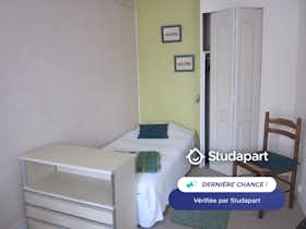 Apartamento para alugar por € 550 por mês em La Rochelle, Rue de la Madeleine