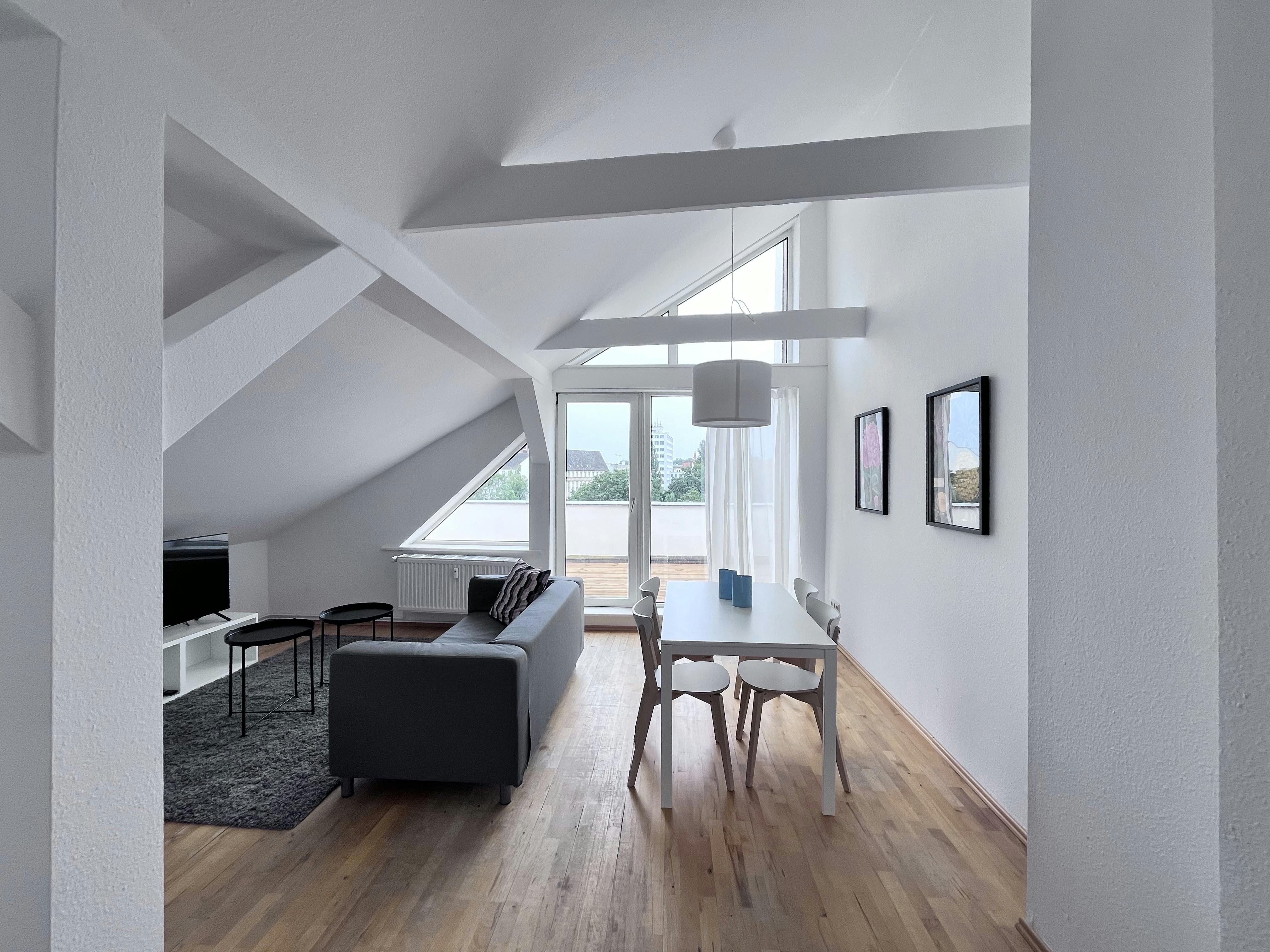 Apartment for rent for €2,090 per month in Berlin, Obentrautstraße