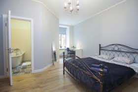 Apartment for rent for €1,195 per month in Riga, Tērbatas iela