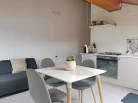 公寓 正在以 €700 的月租出租，其位于 Bellano, Via Colico