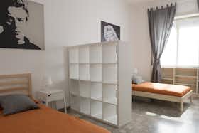 Спільна кімната за оренду для 555 EUR на місяць у Milan, Viale Piceno