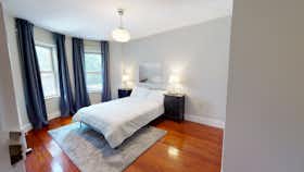 Mieszkanie do wynajęcia za $3,673 miesięcznie w mieście Brookline, Beacon St