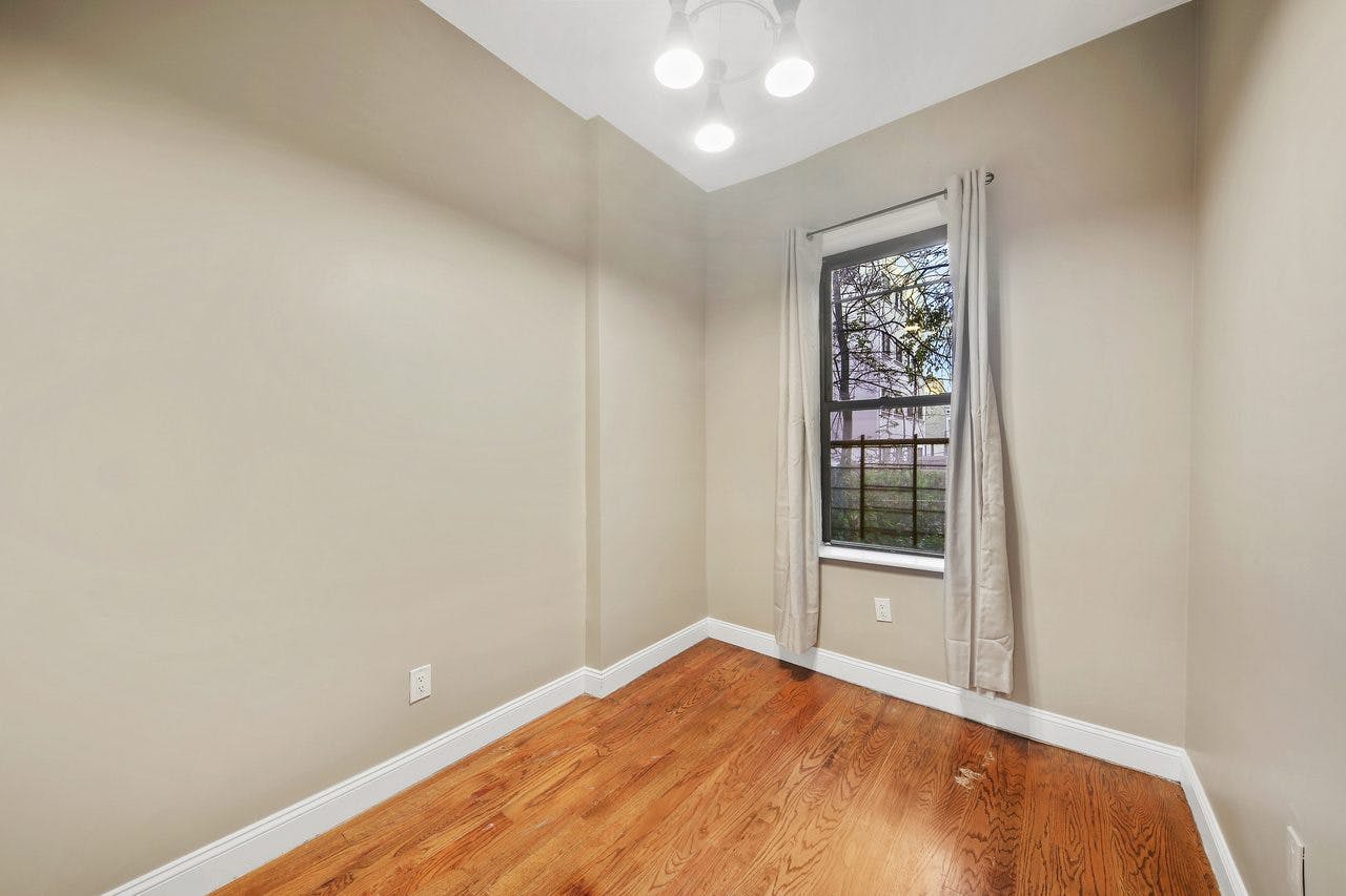 Kingston Ave, Brooklyn, NY preview
