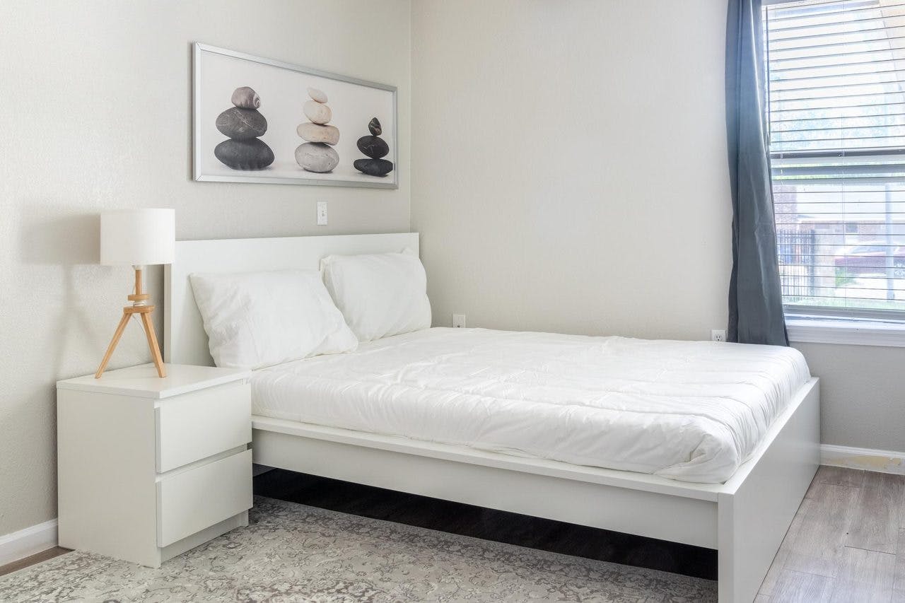 私人房间 正在以 $932 的月租出租，其位于 Austin, Spruce Cv