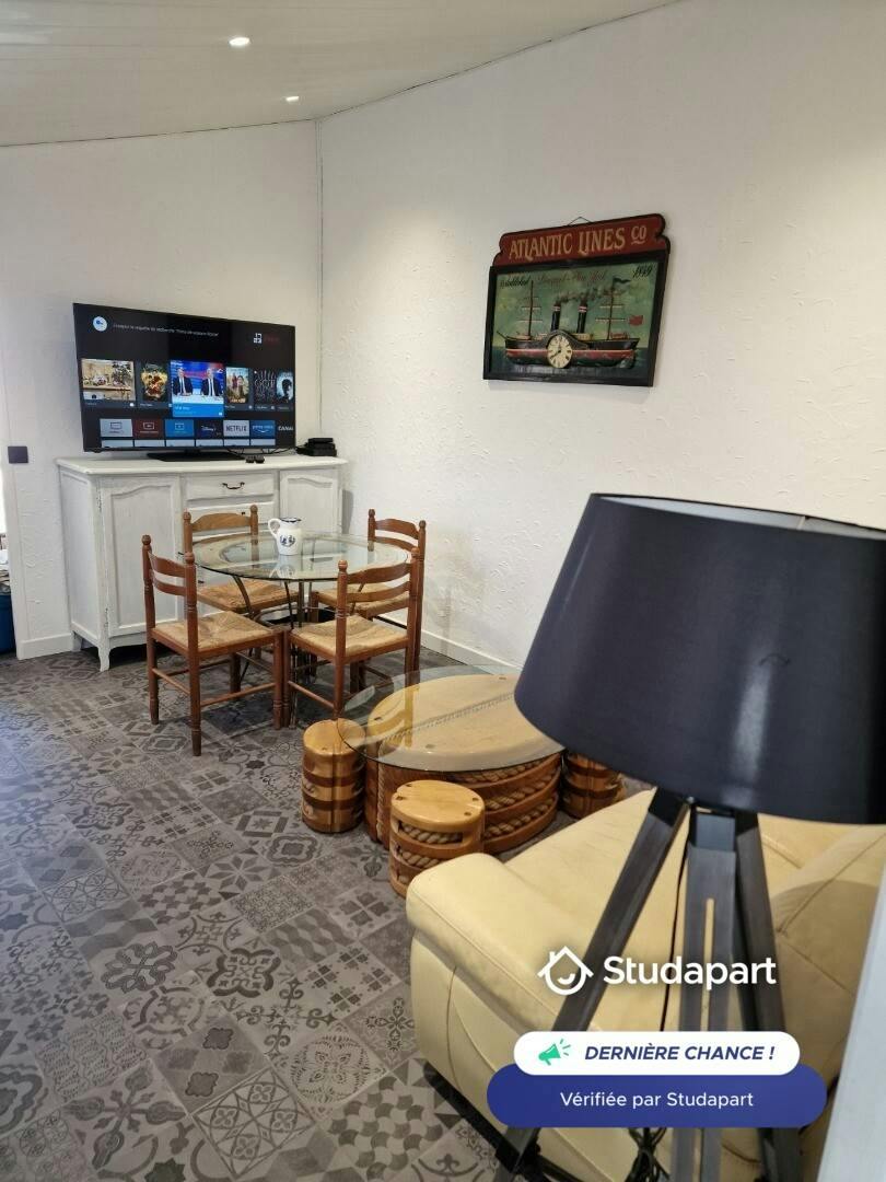 Huis te huur voor € 1.190 per maand in La Rochelle, Rue de l'Ermitage