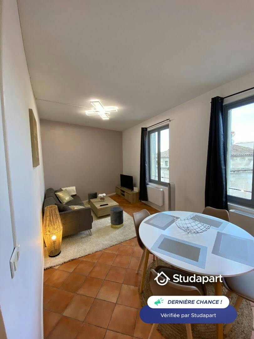 Apartamento en alquiler por 680 € al mes en Avignon, Rue Thiers