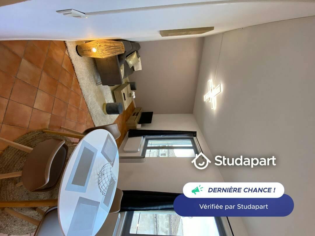 Apartment for rent for €680 per month in Avignon, Rue Thiers