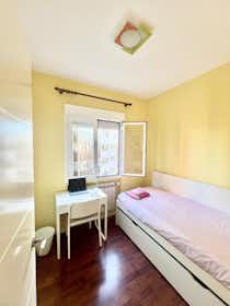Private room for rent for €680 per month in Madrid, Calle de Cartagena