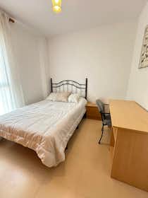 Private room for rent for €300 per month in Jerez de la Frontera, Calle César Vallejo