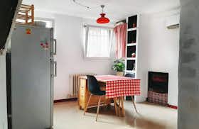 单间公寓 正在以 €999 的月租出租，其位于 Madrid, Calle del Humilladero