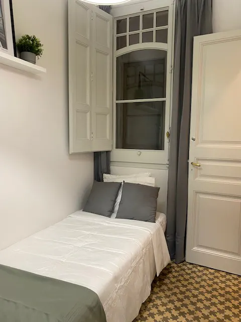 Private room in Carrer del Consell de Cent, Barcelona (1522476) room image 1