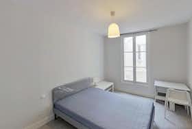 Appartement te huur voor € 1.100 per maand in Aubervilliers, Rue Auvry
